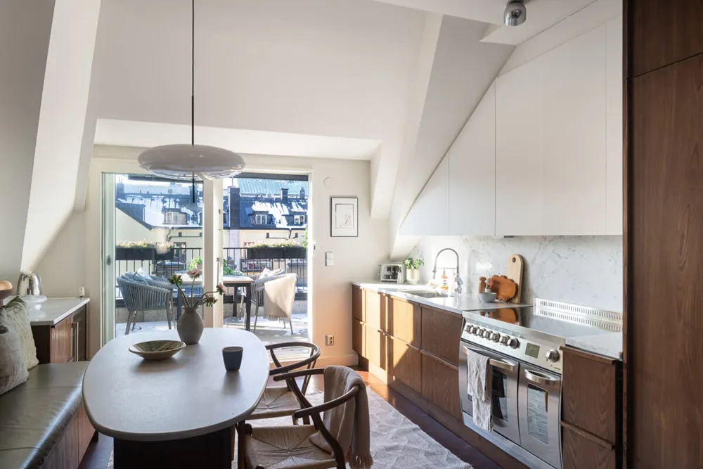 Luxury Interior of a Mansard Apartment in Stockholm - Gallery image 10