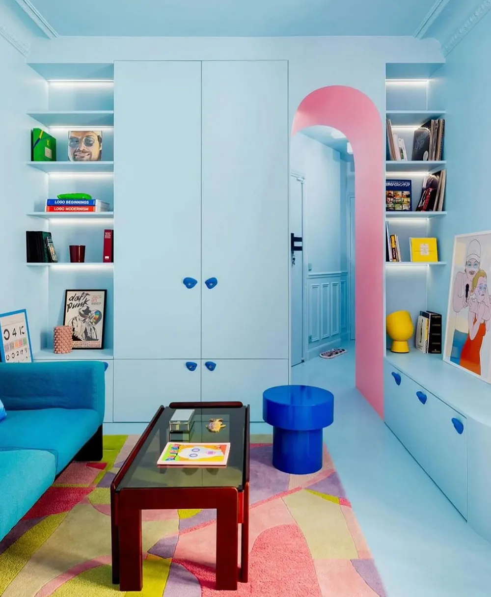 狭い室内で放たれる鮮やかな色彩:パリのアパート(45平方メートル) - Gallery image 11