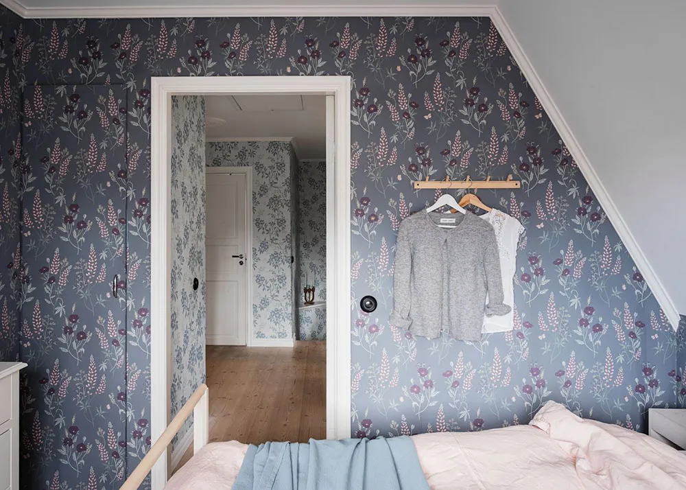 Очаровательная желтая дача с синей кухней в Швеции - Gallery image 30