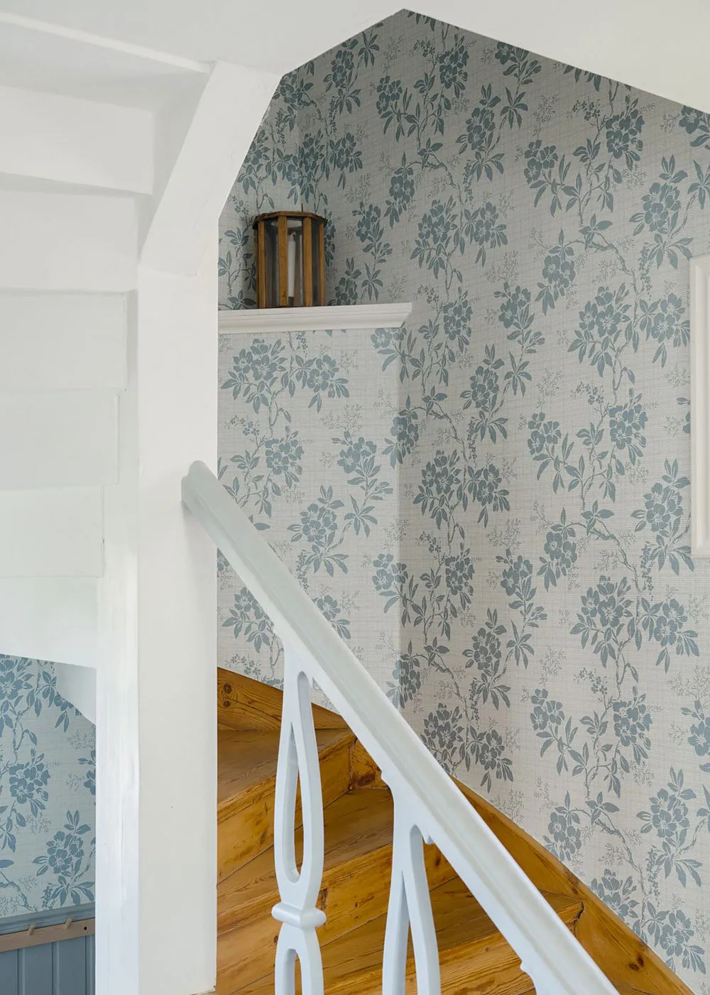 Очаровательная желтая дача с синей кухней в Швеции - Gallery image 23