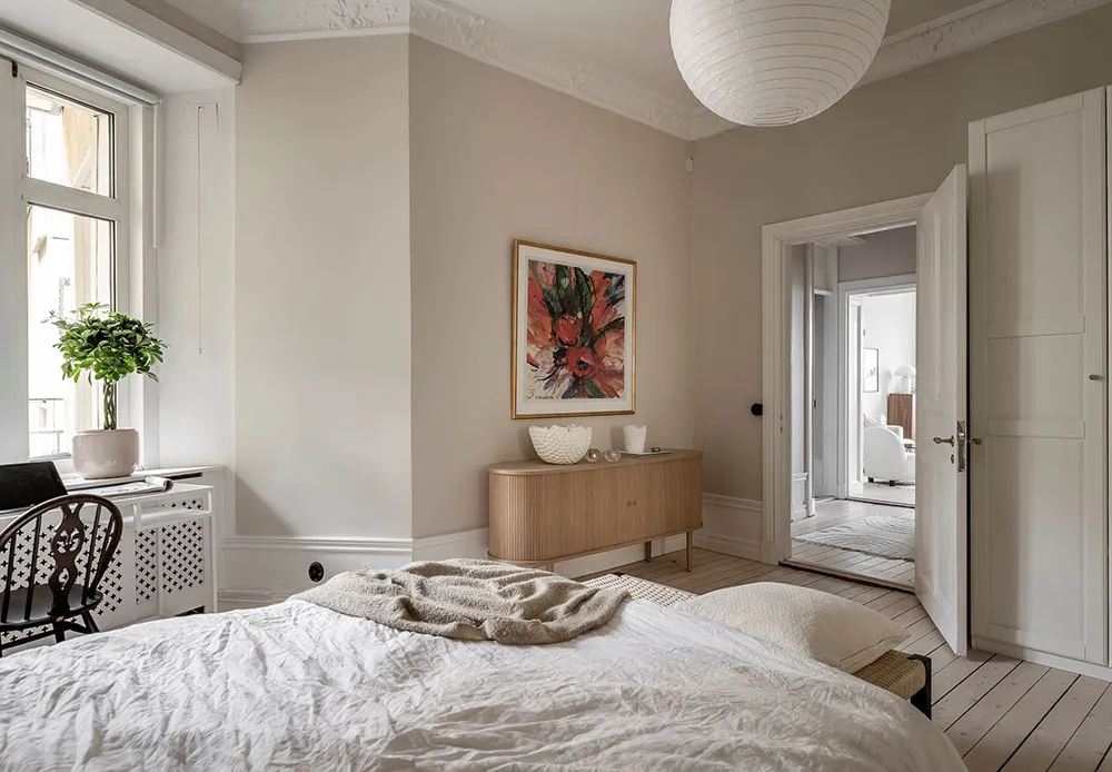 Стильная деревянная кухня и мягкая цветовая гамма: красивая квартира в Гётеборге (91 кв. м) - Gallery image 19