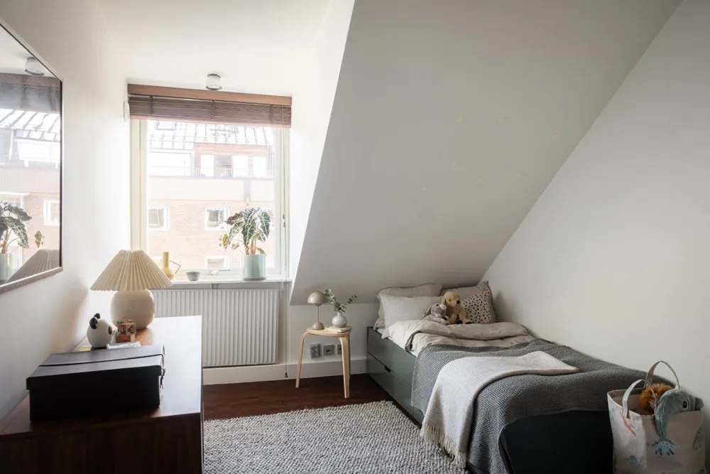 Luxury Interior of a Mansard Apartment in Stockholm - Gallery image 20