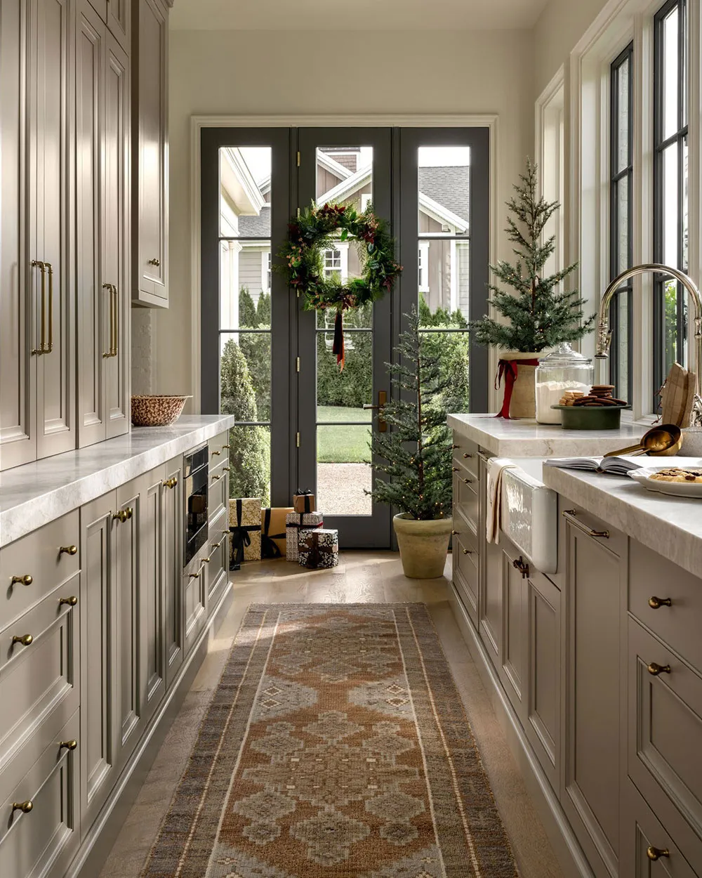 Un merveilleux Noël intemporel par Studio McGee - Gallery image 9