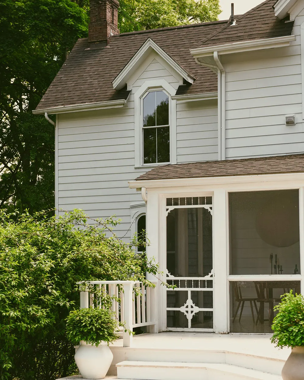 Beauty of Vintage Decor and White Tones in the Design of a Historic Priest's House in the USA - 2