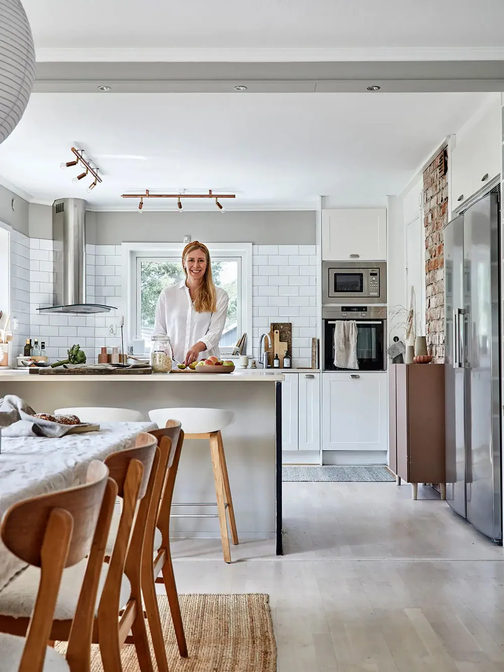 Светлая современная дача с бассейном в старом коттедже в Швеции - Gallery image 3