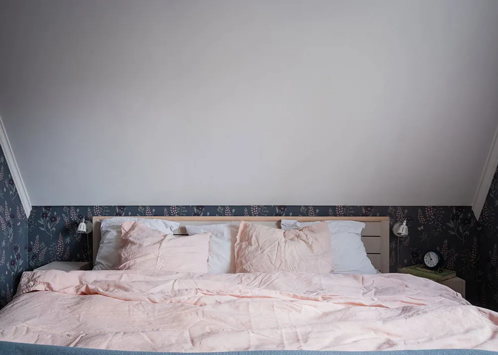 Очаровательная желтая дача с синей кухней в Швеции - Gallery image 28