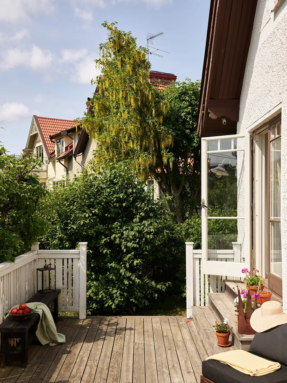 Як у селі: затишний сімейний будинок у Стокгольмі - Gallery image 1