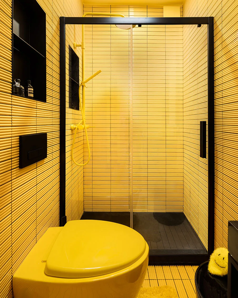 狭い室内で放たれる鮮やかな色彩:パリのアパート(45平方メートル) - Gallery image 9