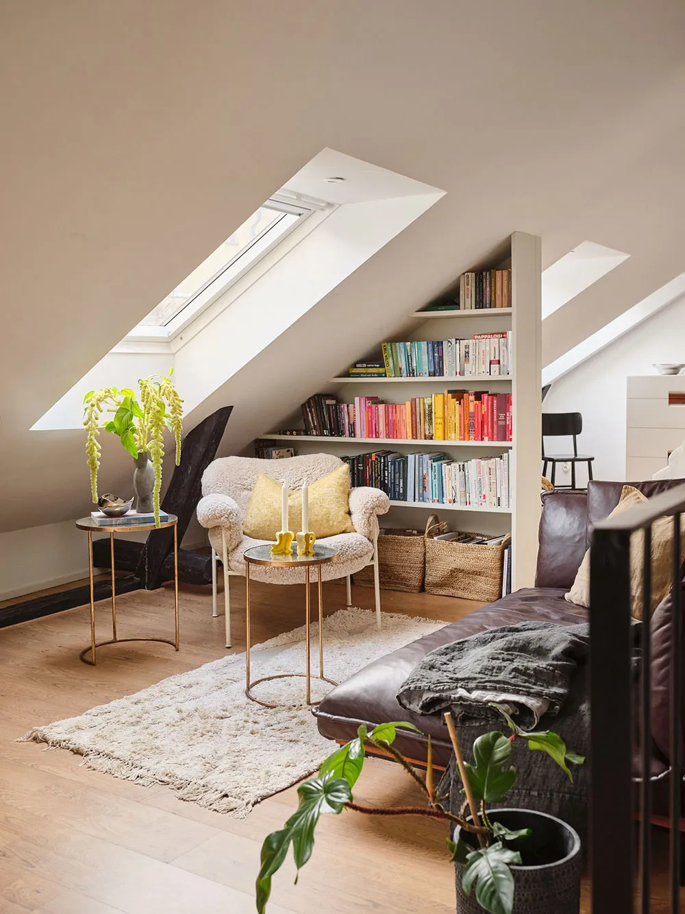 Légères touches pastel et mansarde : appartement à deux niveaux en Suède - Gallery image 20