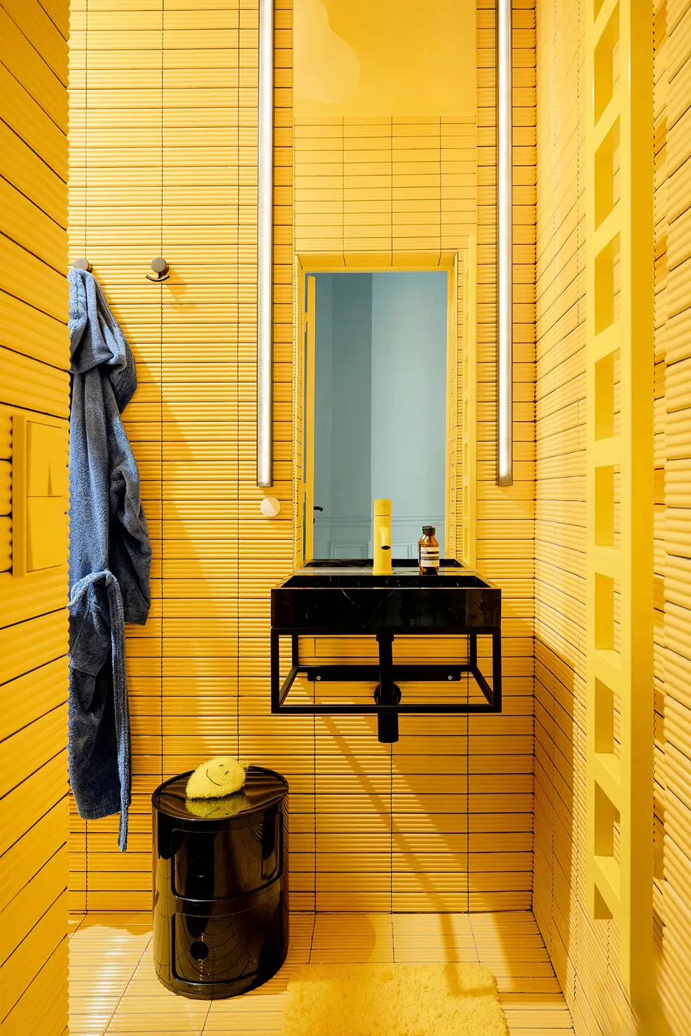 狭い室内で放たれる鮮やかな色彩:パリのアパート(45平方メートル) - Gallery image 8