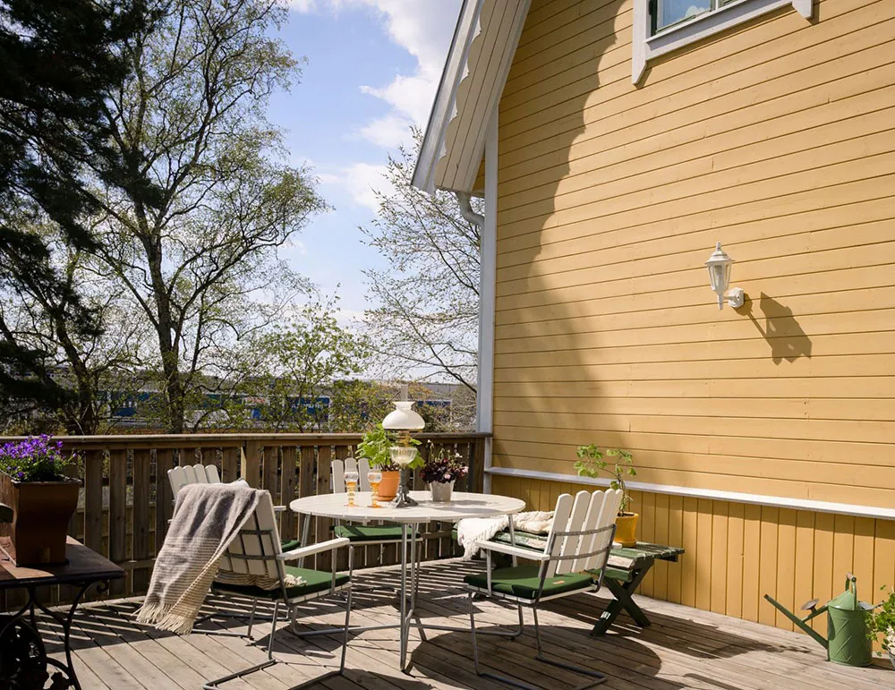 Очаровательная желтая дача с синей кухней в Швеции - Gallery image 10