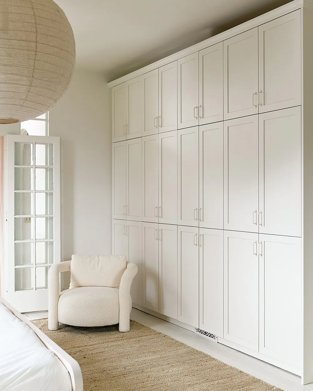 Beauty of Vintage Decor and White Tones in the Design of a Historic Priest's House in the USA - 20