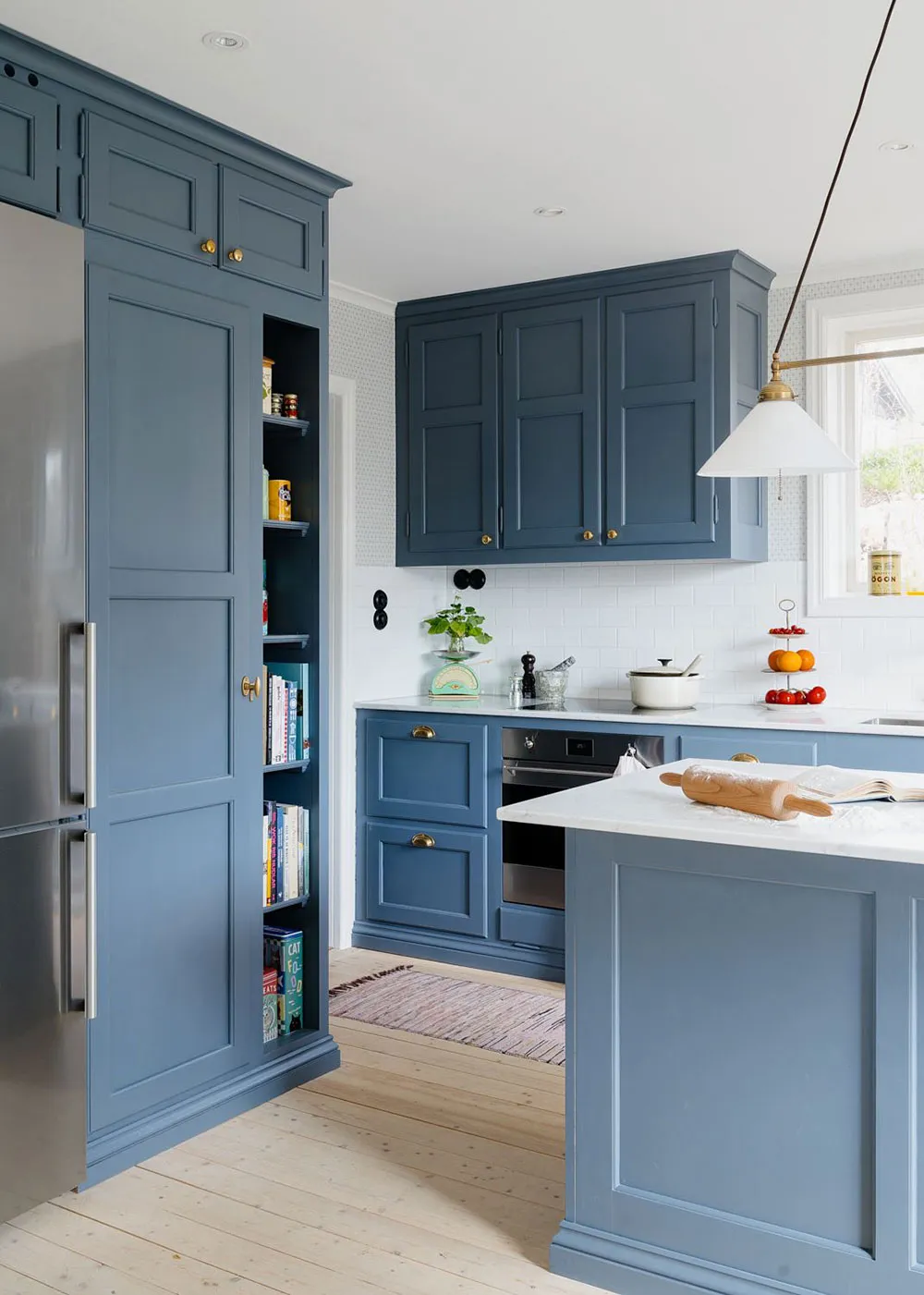 Очаровательная желтая дача с синей кухней в Швеции - Gallery image 7