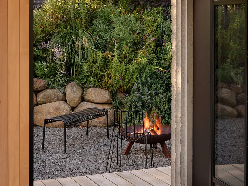 Kleines modernes Haus auf einem Hügel in Neuseeland - Gallery image 17