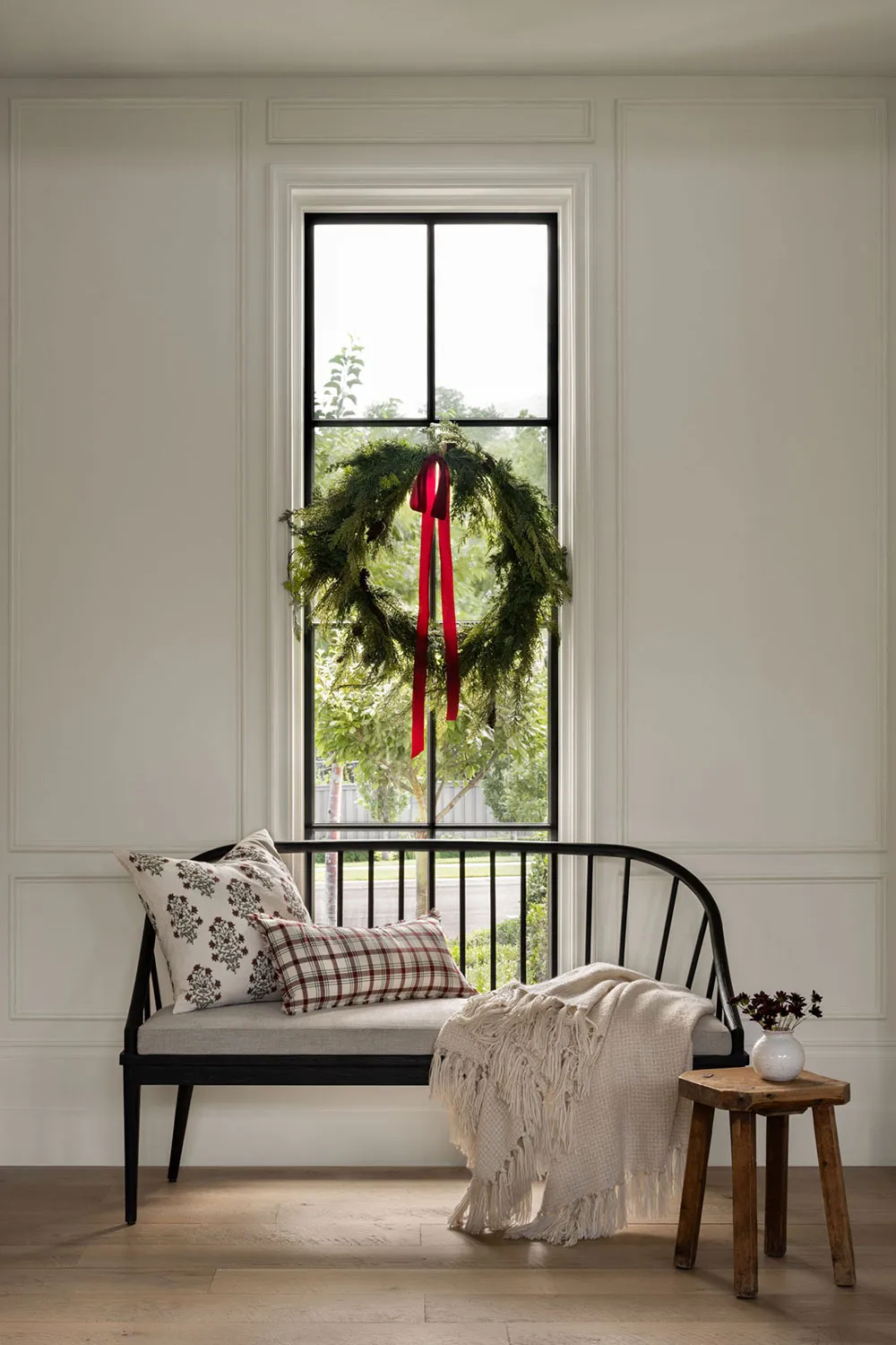 Un merveilleux Noël intemporel par Studio McGee - Gallery image 18