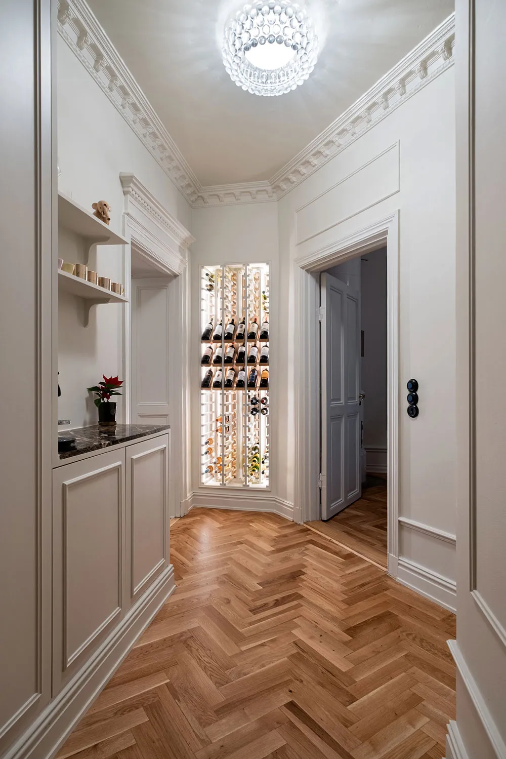 Techo pintado y ricura de molduras: la clásica moderna sueca - Gallery image 16