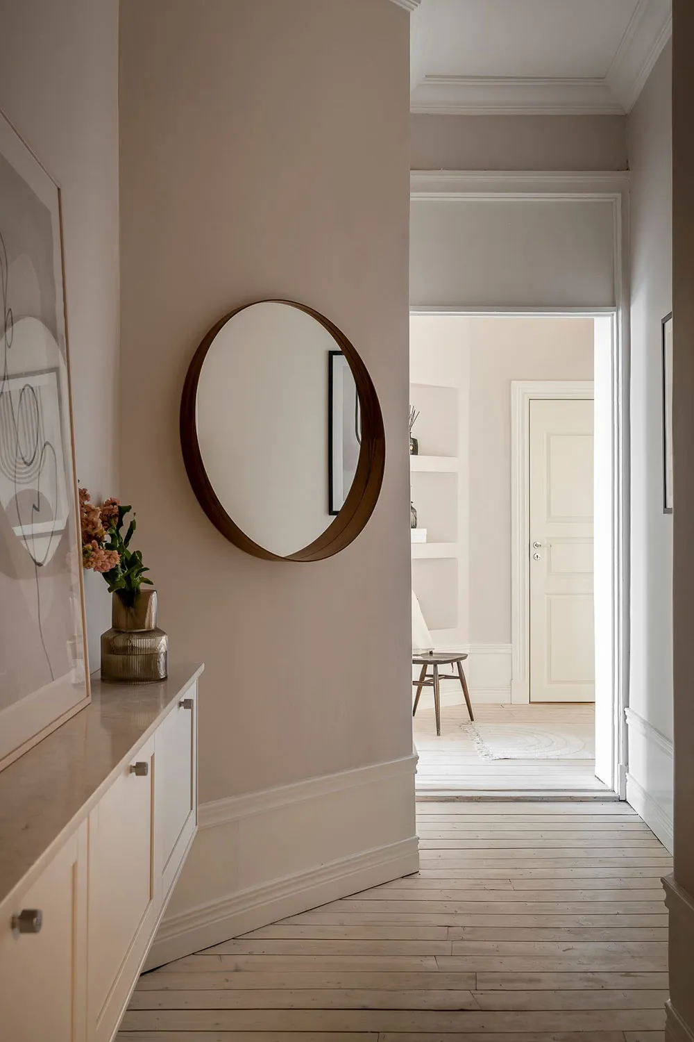 Стильная деревянная кухня и мягкая цветовая гамма: красивая квартира в Гётеборге (91 кв. м) - Gallery image 26