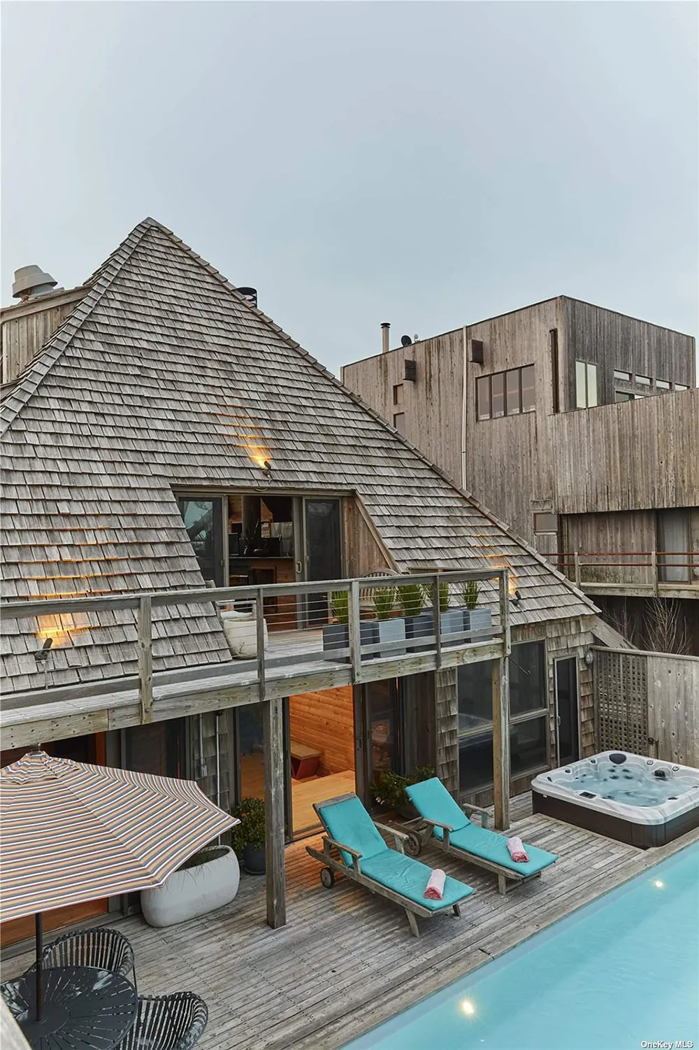 Уникальный дом в форме пирамиды на острове Файр-Айленд в штате Нью-Йорк - Gallery image 1