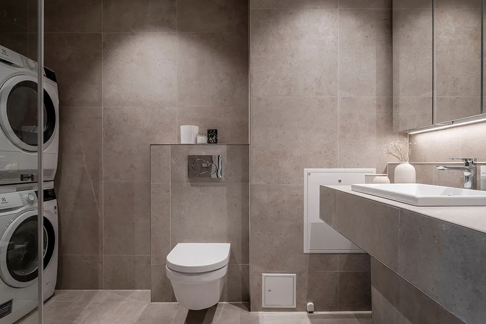 Стильная деревянная кухня и мягкая цветовая гамма: красивая квартира в Гётеборге (91 кв. м) - Gallery image 21