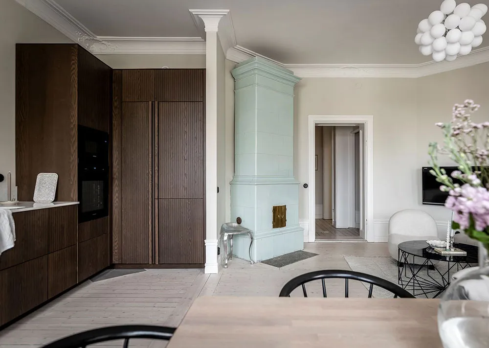 Стильная деревянная кухня и мягкая цветовая гамма: красивая квартира в Гётеборге (91 кв. м) - Gallery image 10