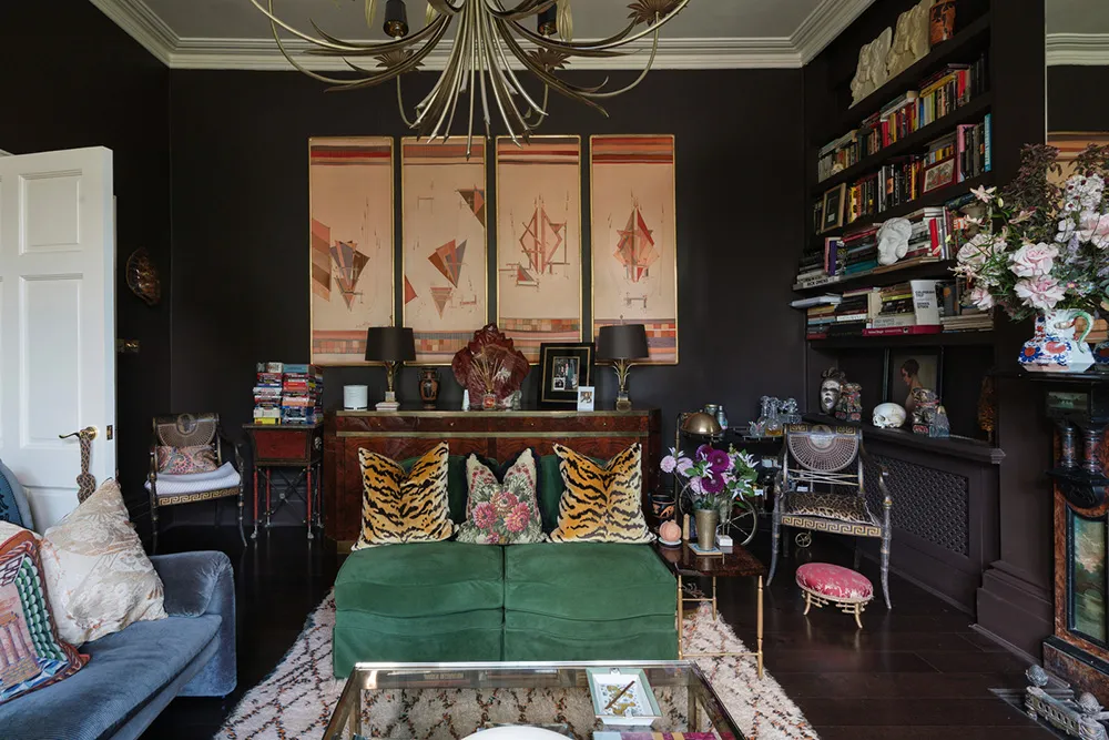 Paredes oscuras y mucho decorado: un interior atmosférico de una casa victoriana en Londres - Gallery image 8
