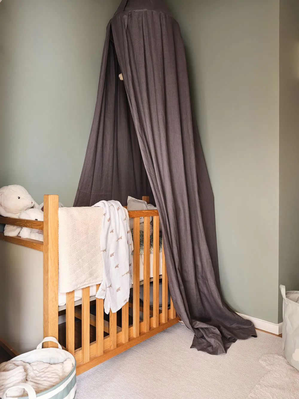 Légères touches pastel et mansarde : appartement à deux niveaux en Suède - Gallery image 25