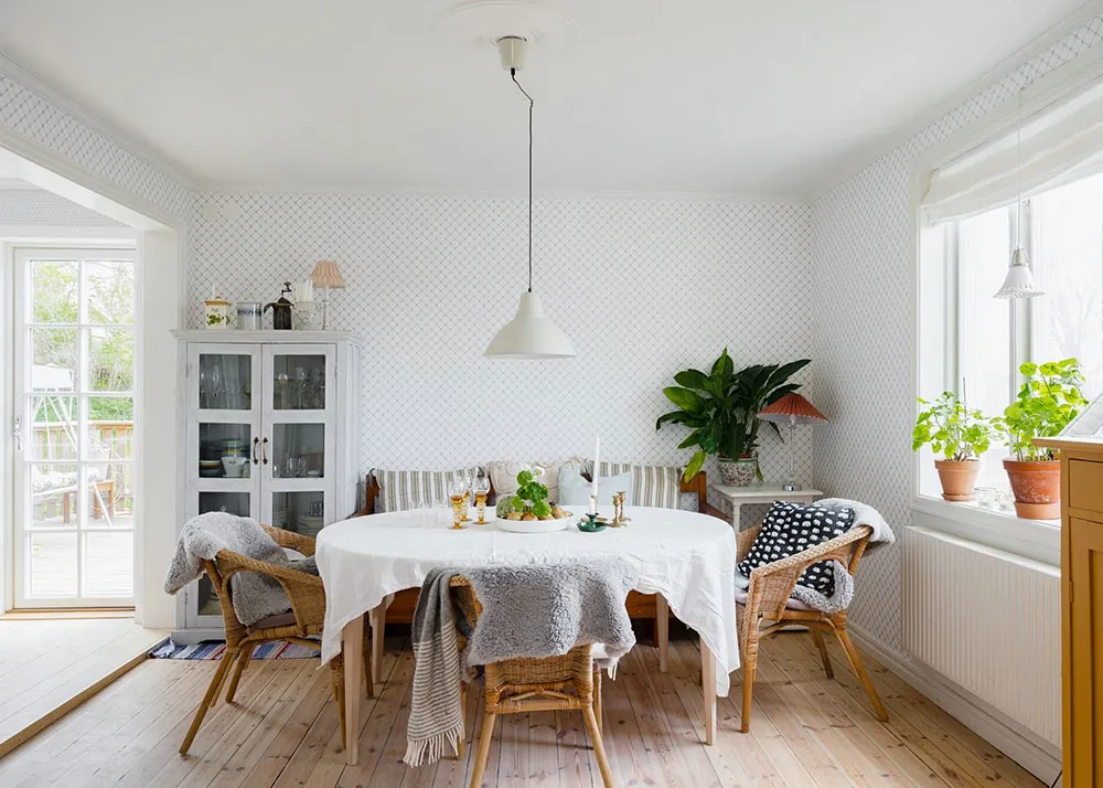 Очаровательная желтая дача с синей кухней в Швеции - Gallery image 14