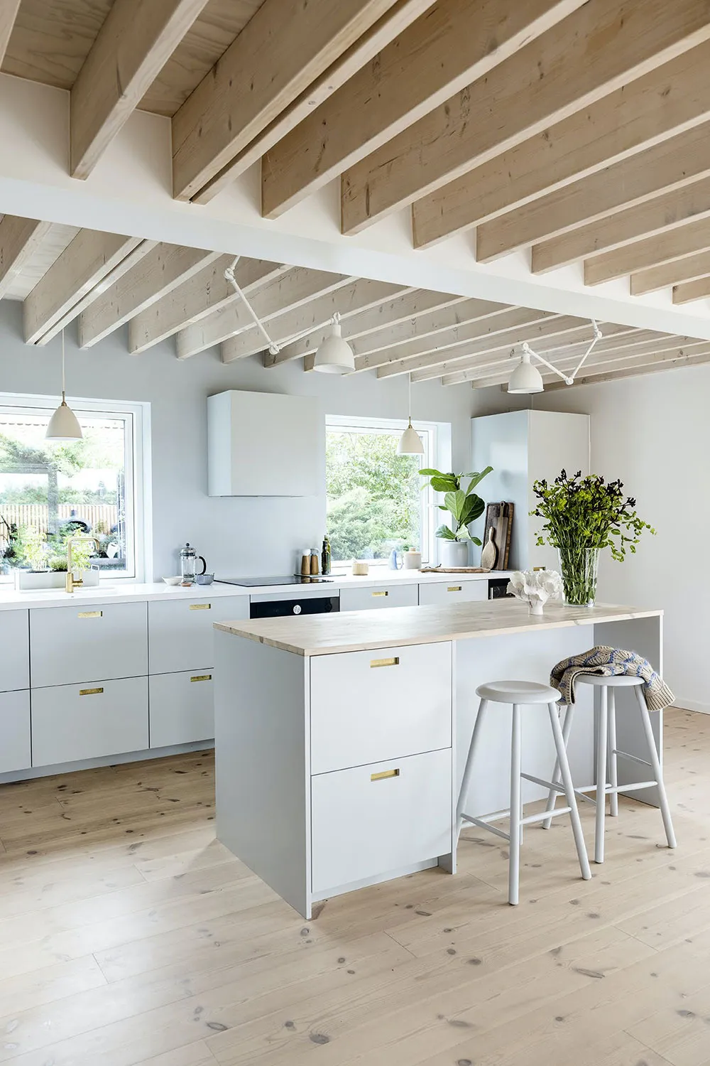 Refrescantes tonos azules en el exterior y diseño de casa en Dinamarca - Gallery image 13