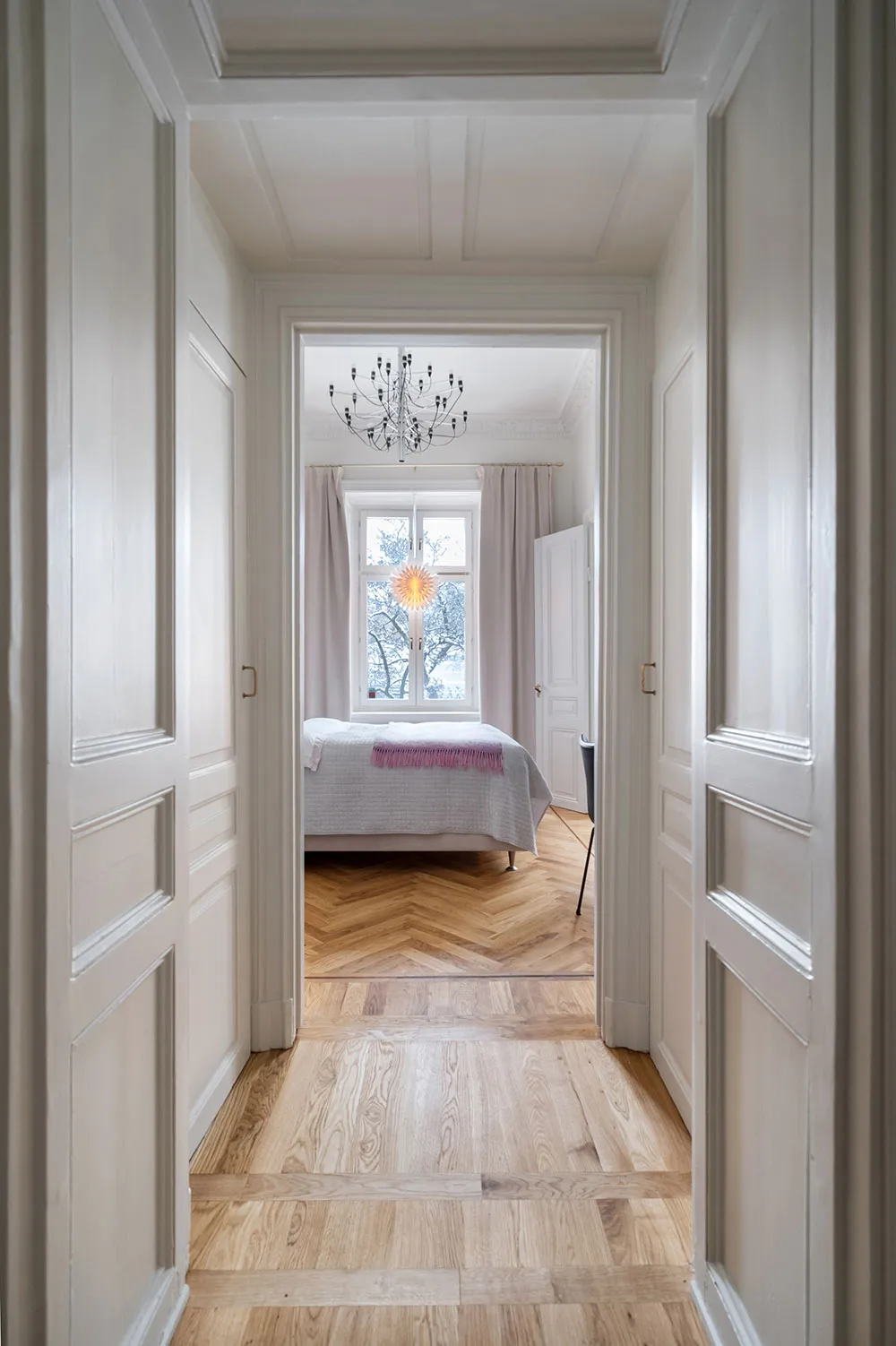 Techo pintado y ricura de molduras: la clásica moderna sueca - Gallery image 14