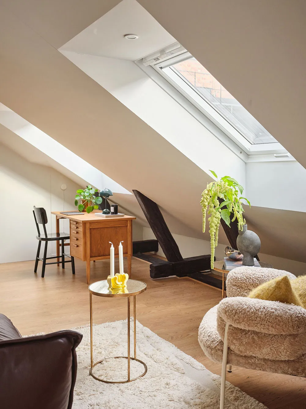 Légères touches pastel et mansarde : appartement à deux niveaux en Suède - Gallery image 22