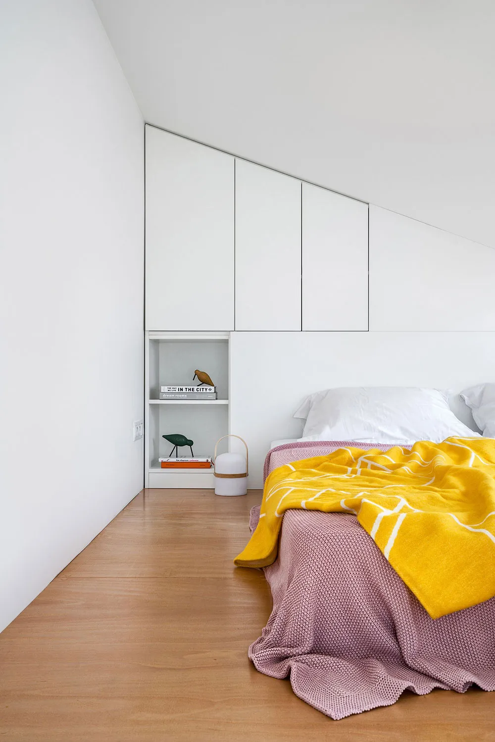 Маленька мансардна квартира з антресоллю в Києві (30 кв. м) - Gallery image 13