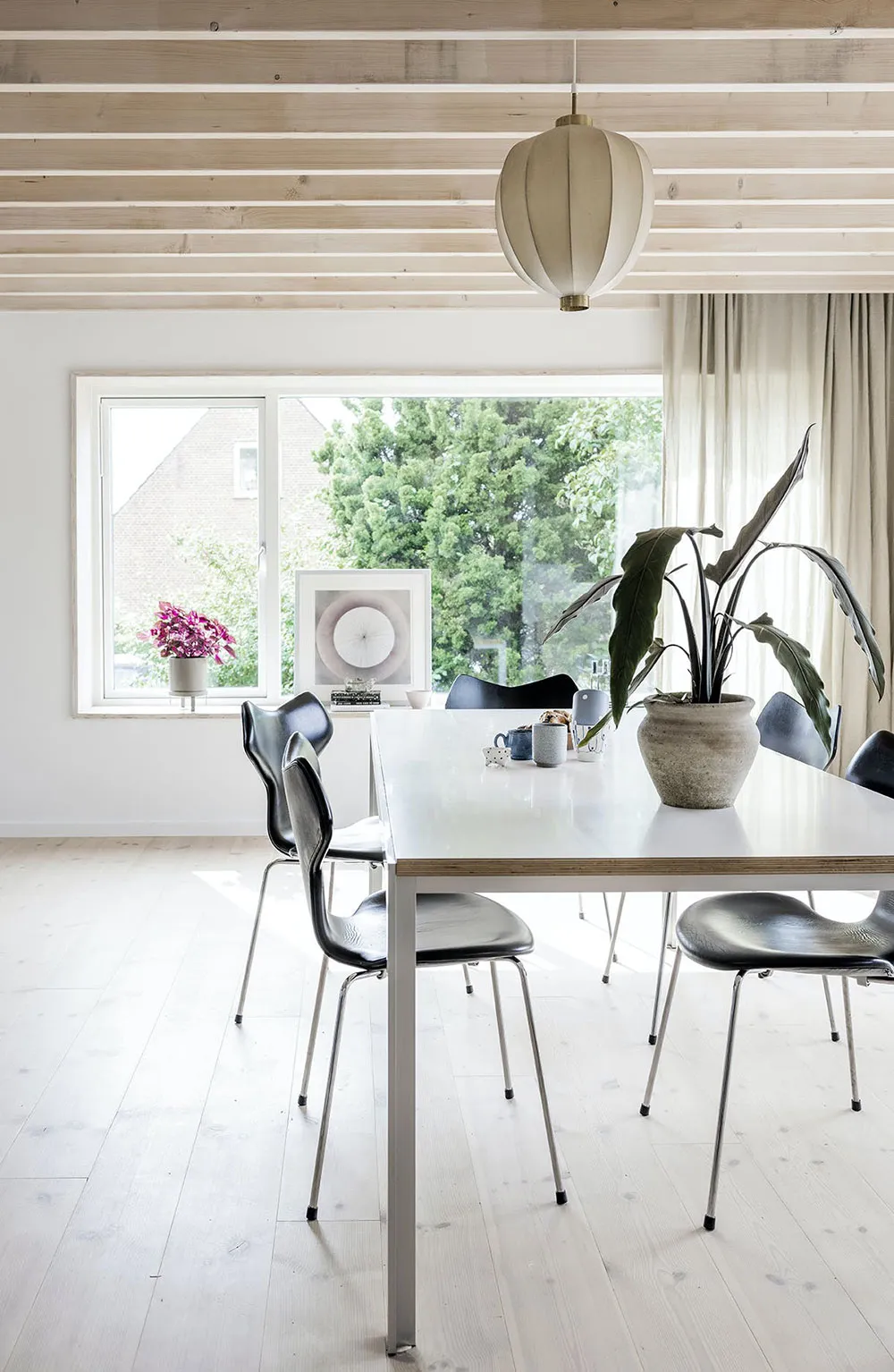 Refrescantes tonos azules en el exterior y diseño de casa en Dinamarca - Gallery image 16