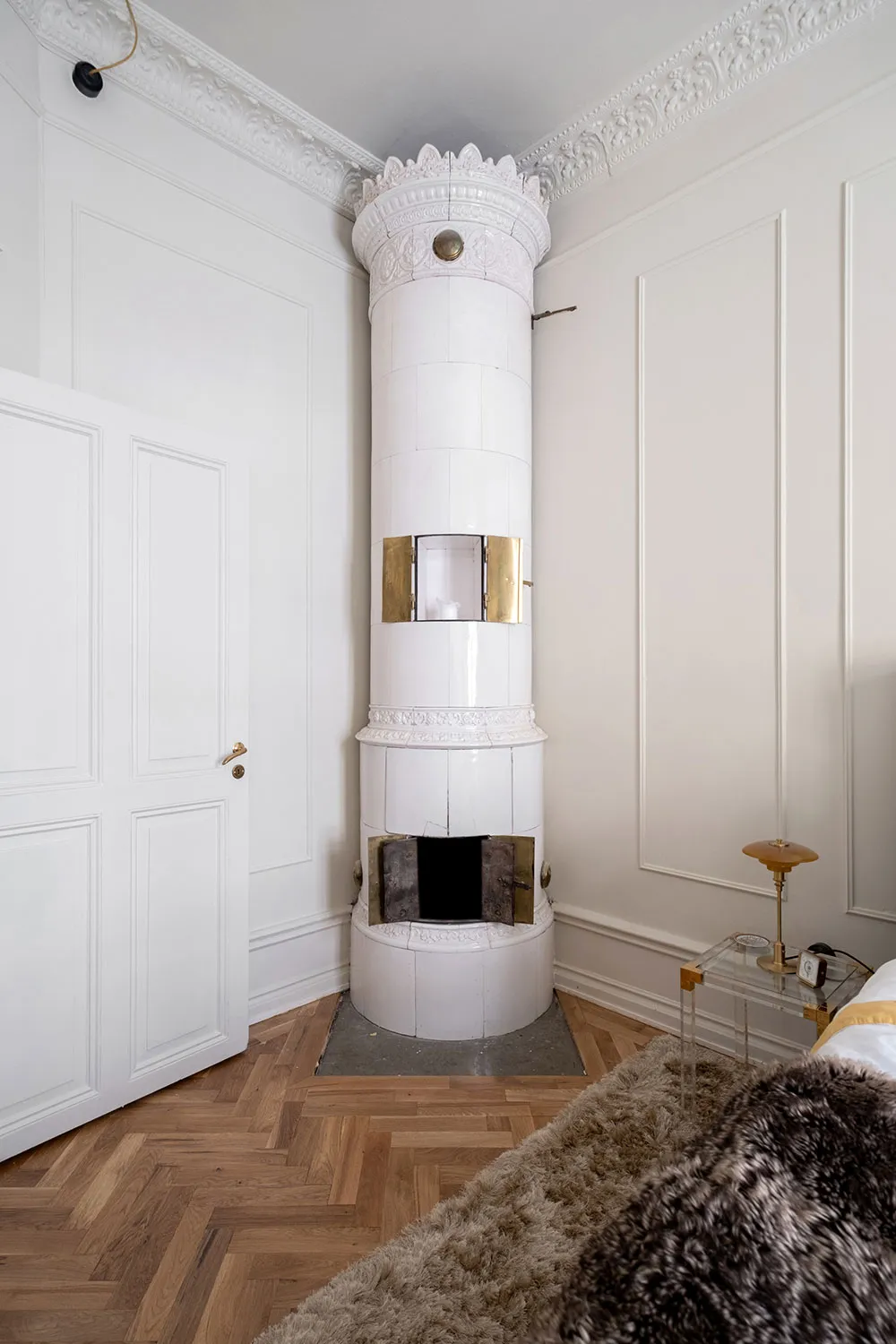 Techo pintado y ricura de molduras: la clásica moderna sueca - Gallery image 13