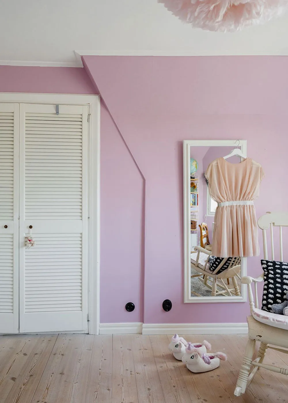 Очаровательная желтая дача с синей кухней в Швеции - Gallery image 26