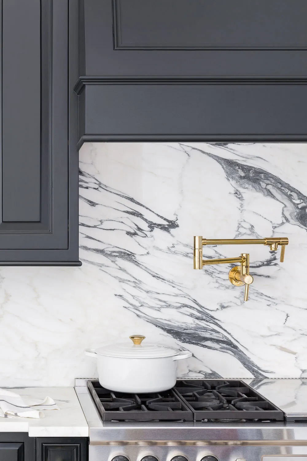 Teintes printanières et motifs géométriques : intérieur agréable au Tennessee - Gallery image 14