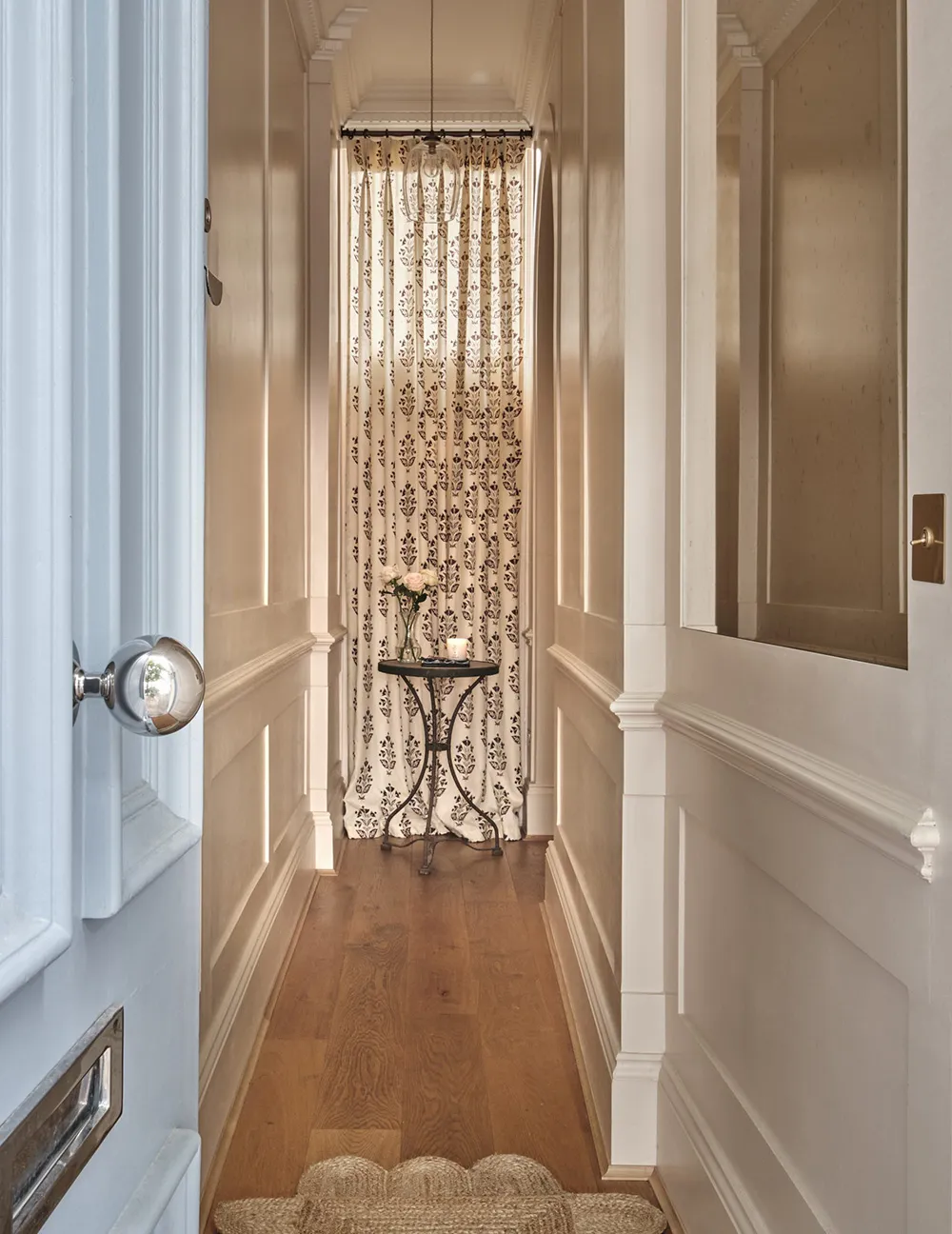 Cozy English Interior for Young Couple in London - Gallery image 14