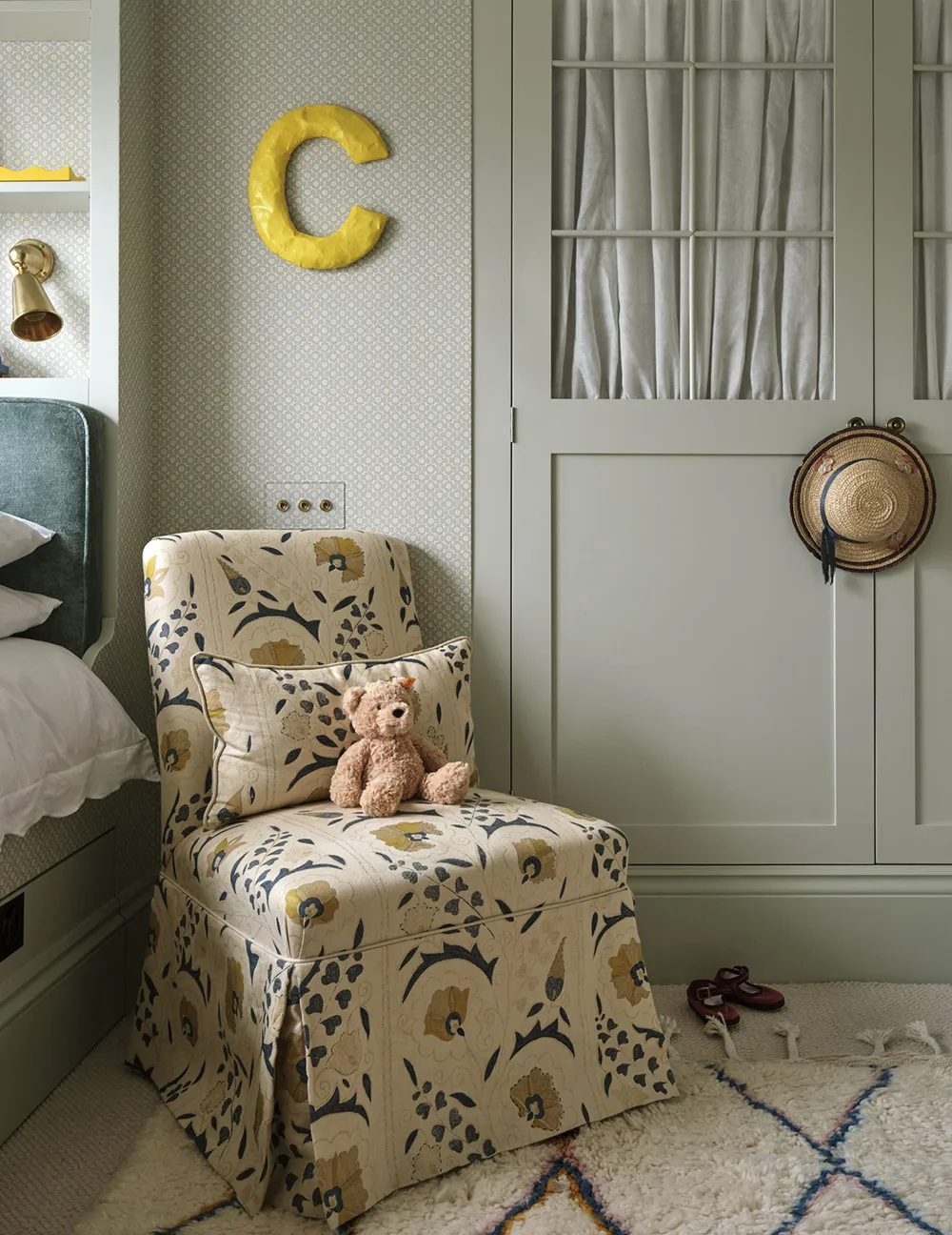 Cozy English Interior for Young Couple in London - Gallery image 13