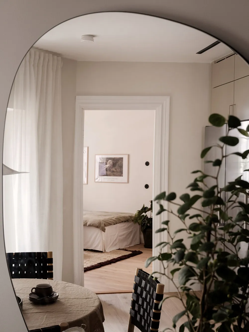 Приємний нейтральний інтер'єр у Швеції з теплими деталями (84 кв. м) - Gallery image 29