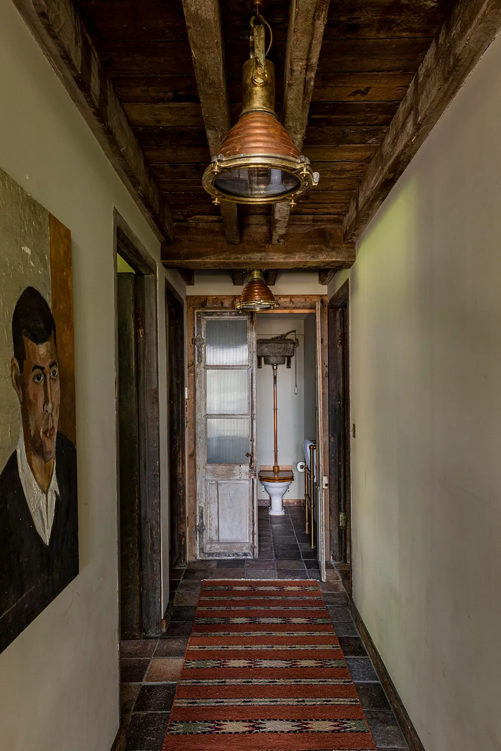 Beauty of Rough Wood and Brick: Cozy Barn in England - Gallery image 15