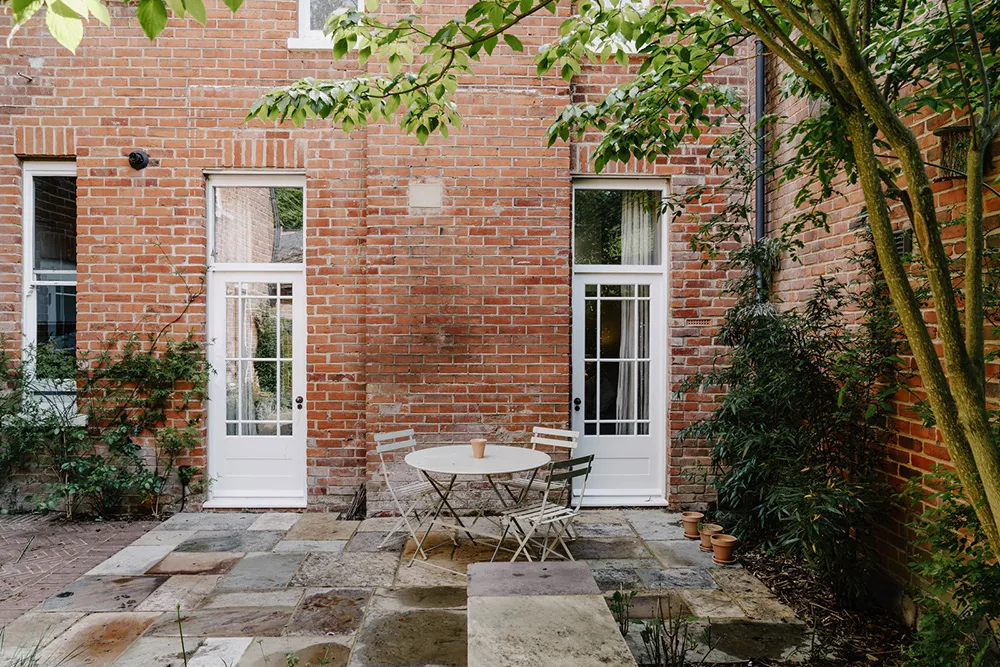 Przyjazne szaro-beżowe wnętrza wiktoriańskiego mieszkania w Anglii - Gallery image 12