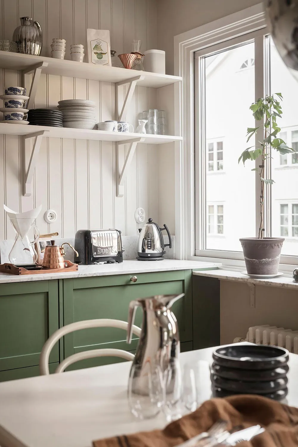 Schlafsofa in Punktmuster und Noten von gemütlichem Country-Stil: Wohnung in Göteborg (90 qm) - Gallery image 2