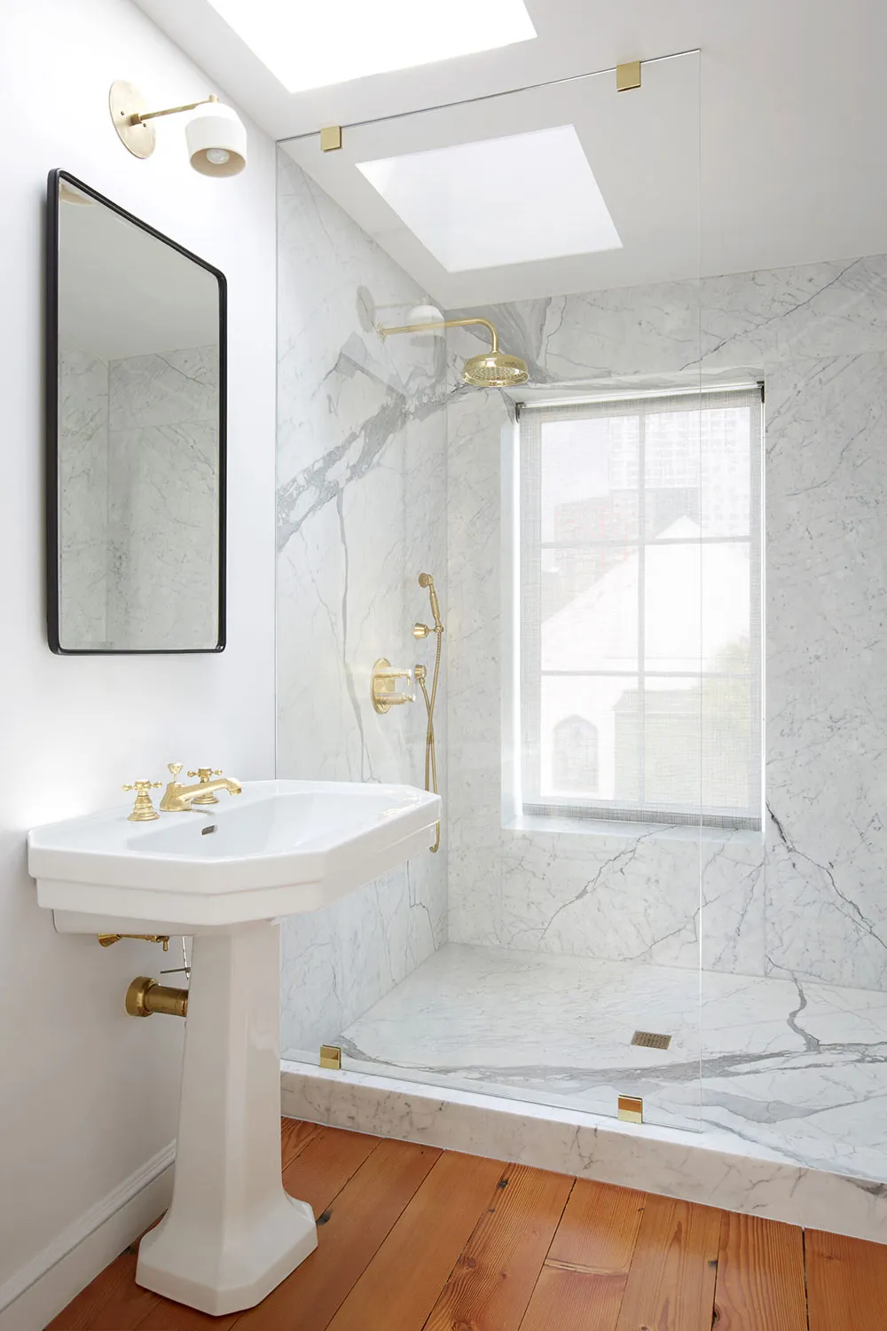 Segundo luz y elegantes ventanas industriales en el diseño de un townhouse en Brooklyn - Gallery image 5