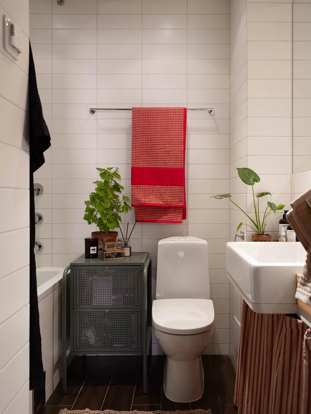 Atmosphärische Wohnzimmer und rosa Schlafzimmer: Wohnung in Stockholm (83 qm) - 29