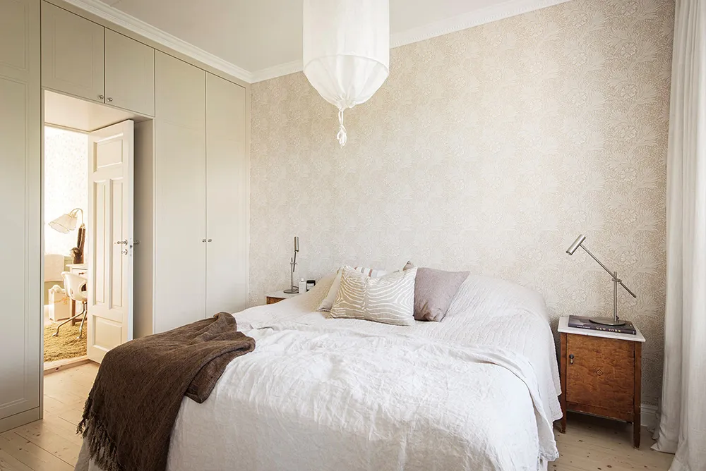 Teintes agréables de jaune dans un appartement scandinave lumineux (66 m²) - Gallery image 17