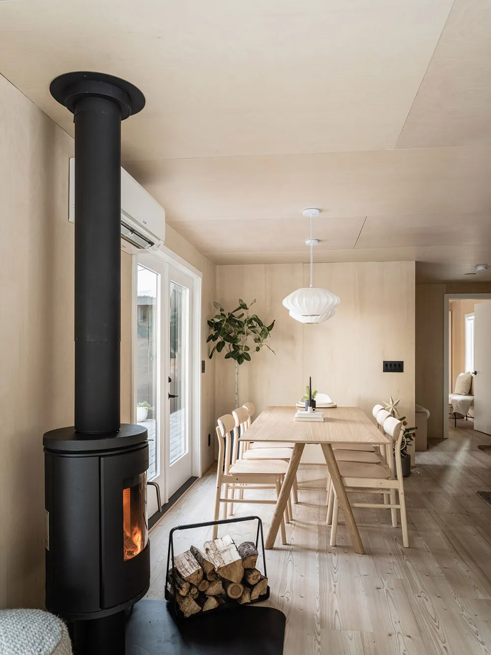 आधुनिक जंगली कैबिन वीकेंड के लिए किराये पर उपलब्ध है। - Gallery image 5