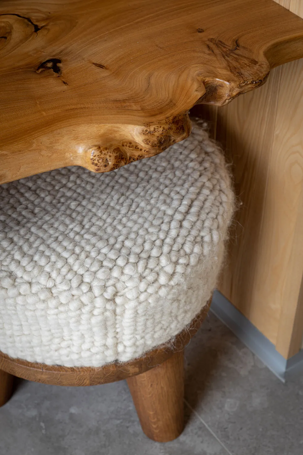 Теплий сучасний інтер'єр біля Дніпра - Gallery image 14