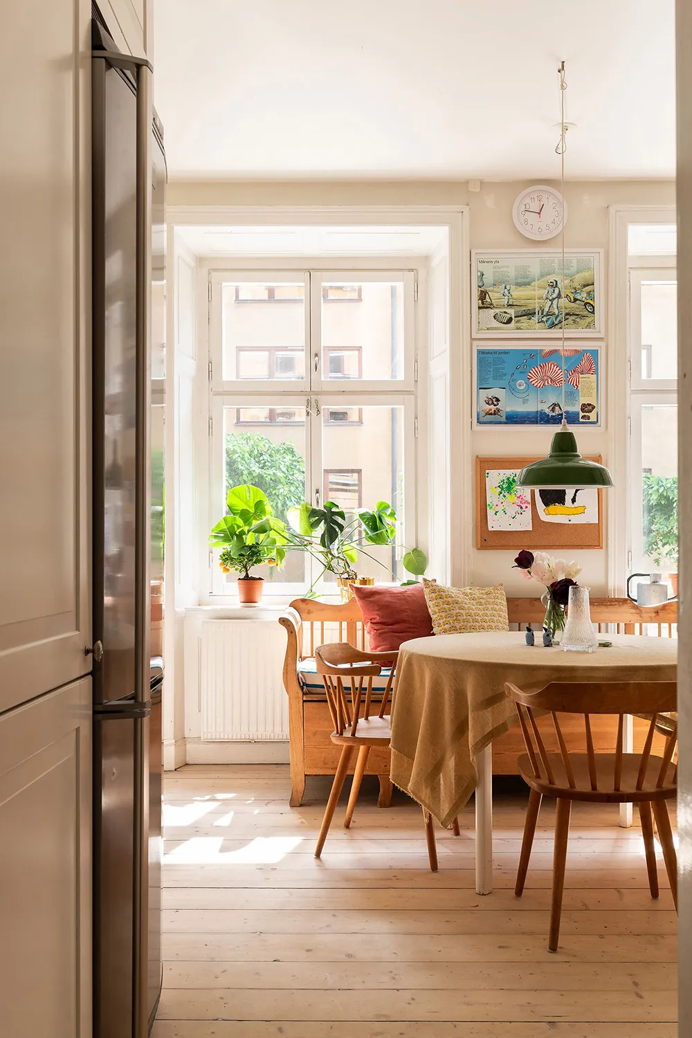 Drewniana piec i meble sztuczne: ciepły mieszkanie w Szwecji (78 m²) - Gallery image 11