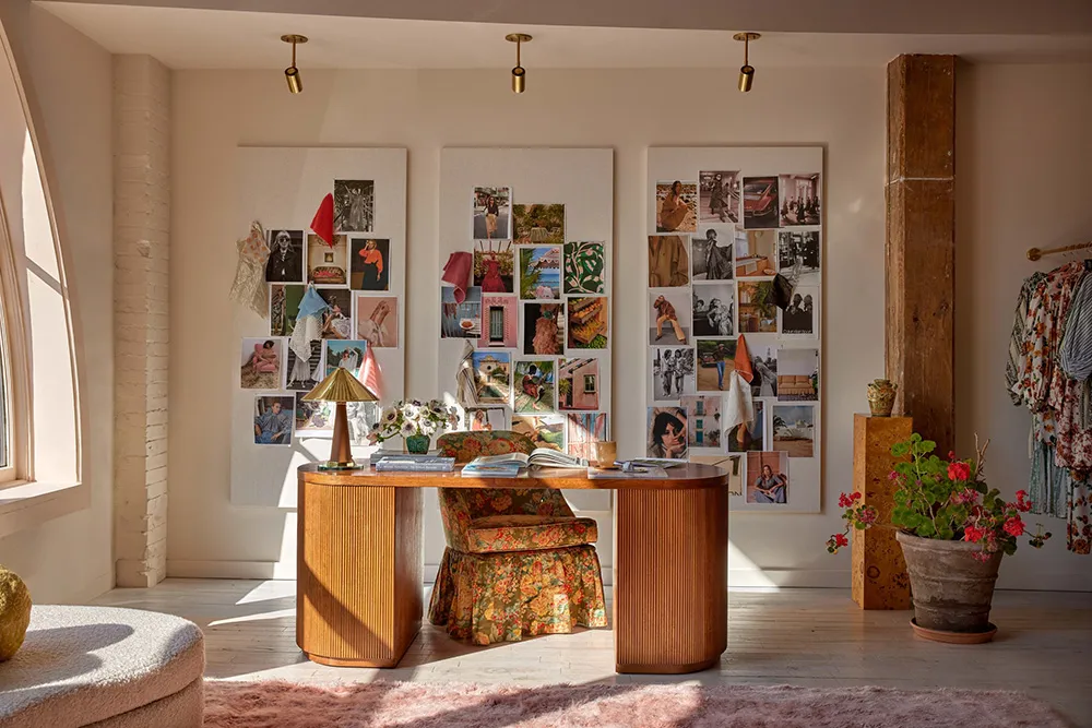 Impressive Interior of a Cozy Office and Showroom in Minnesota - Gallery image 10