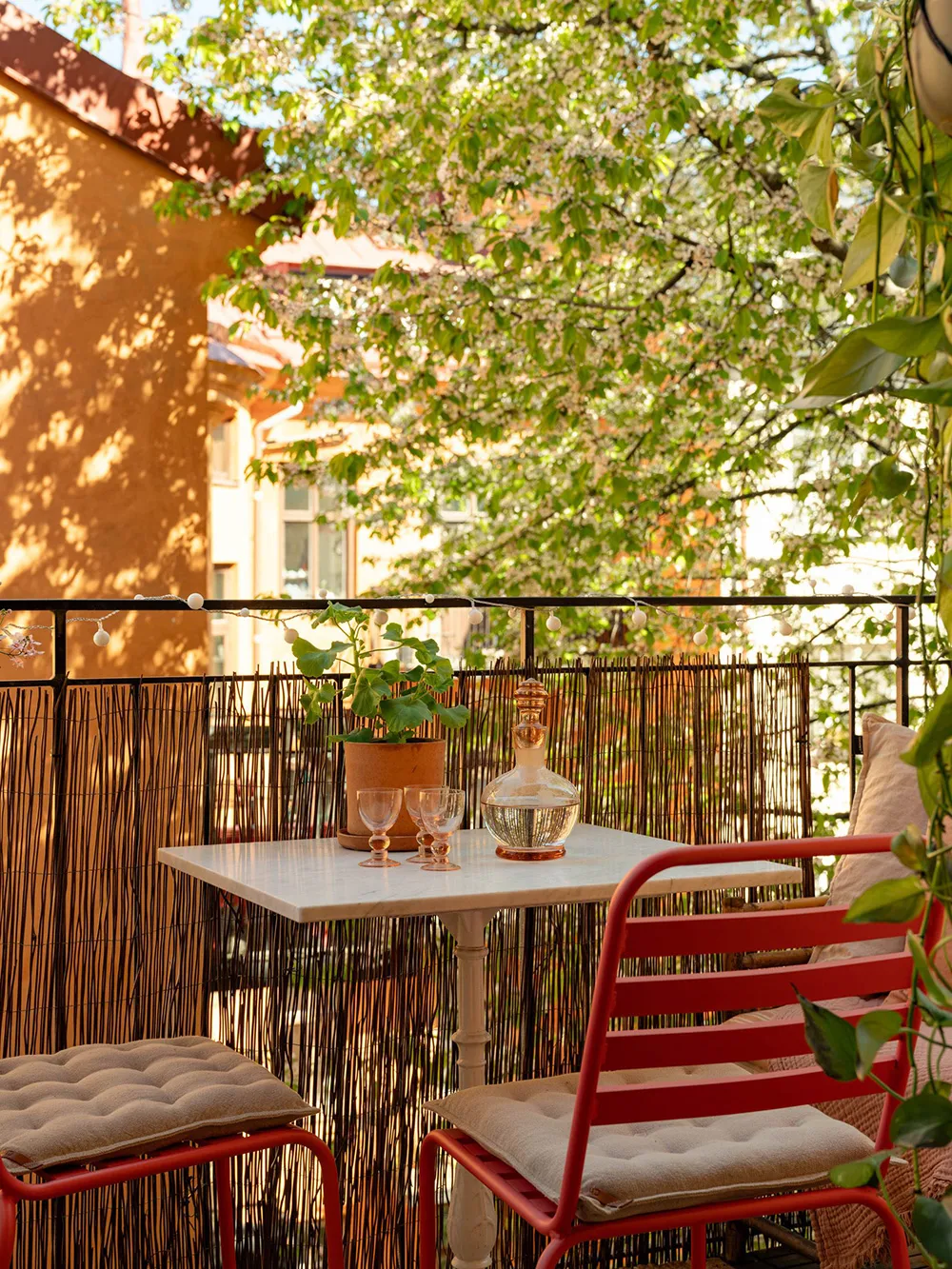 Atmosphärische Wohnzimmer und rosa Schlafzimmer: Wohnung in Stockholm (83 qm) - 11