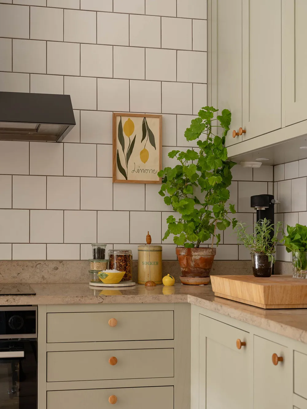 Atmosphärische Wohnzimmer und rosa Schlafzimmer: Wohnung in Stockholm (83 qm) - 25